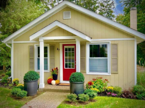 The Sharlene-walking distance to Downtown Douglas